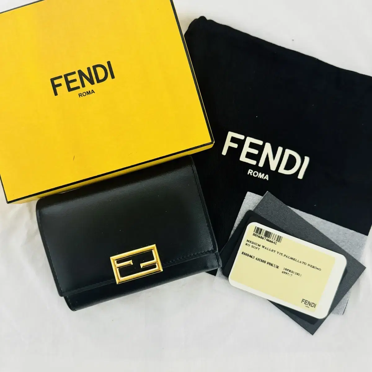 특급! 펜디 Fendi 가죽 중지갑